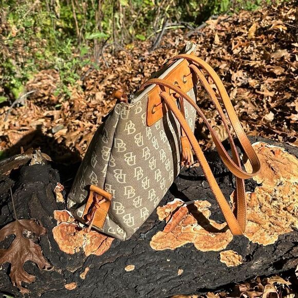 Dooney & Bourke Shoulder Large Tassle Zip Top HP74Q BN - Picture 2 of 9